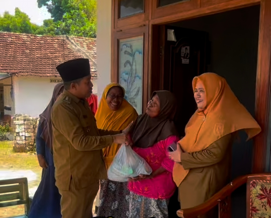 Kang Arief Bagikan CSR Pengusaha Lokal di Socorejo Tuban